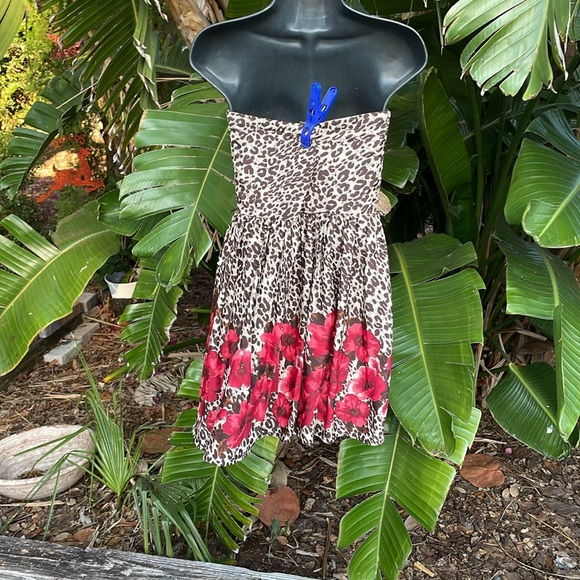 Strapless, leopard print fit, and flare and floral dress - Picture 5 of 8